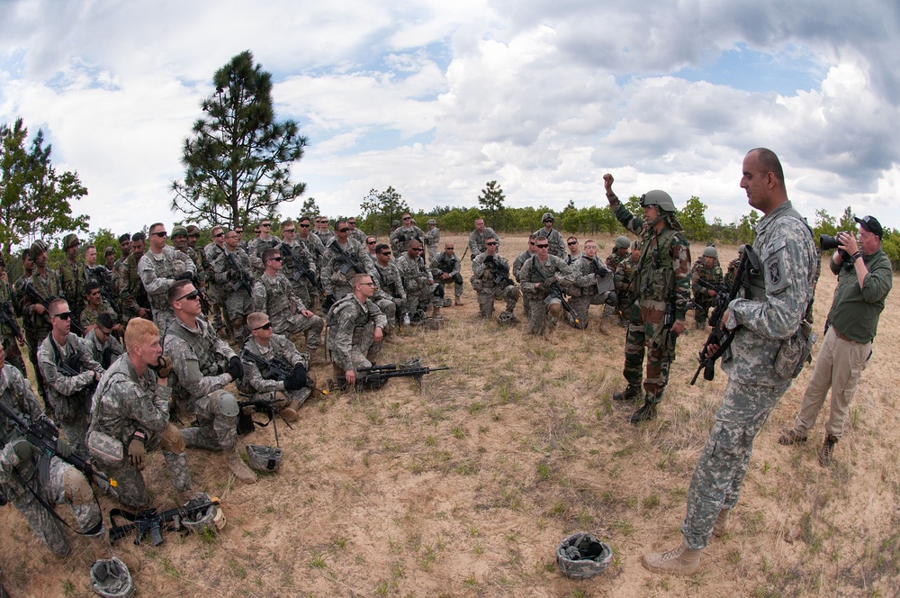 Indian soldiers share ambush techniques with US paratroopers