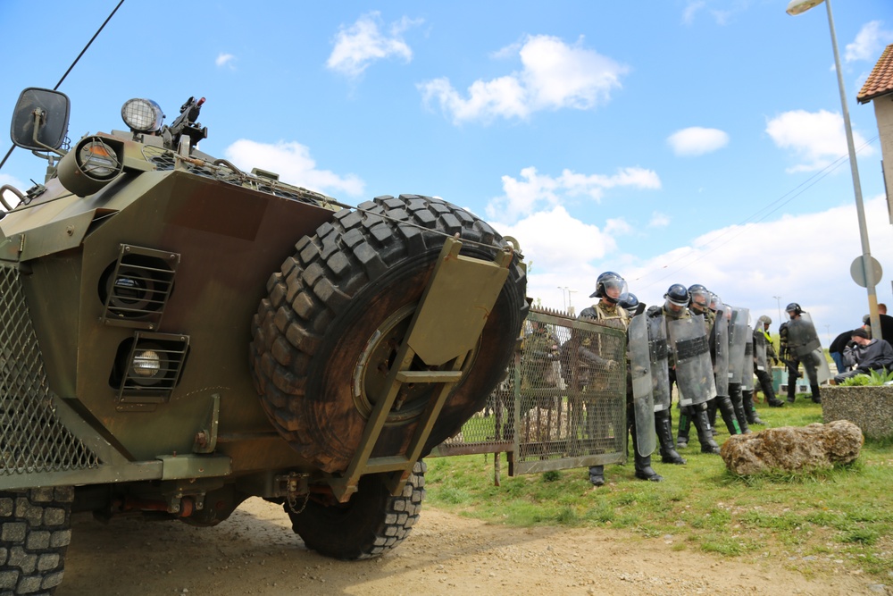 525th Battlefield Surveillence Brigade Kosovo Force training exercise