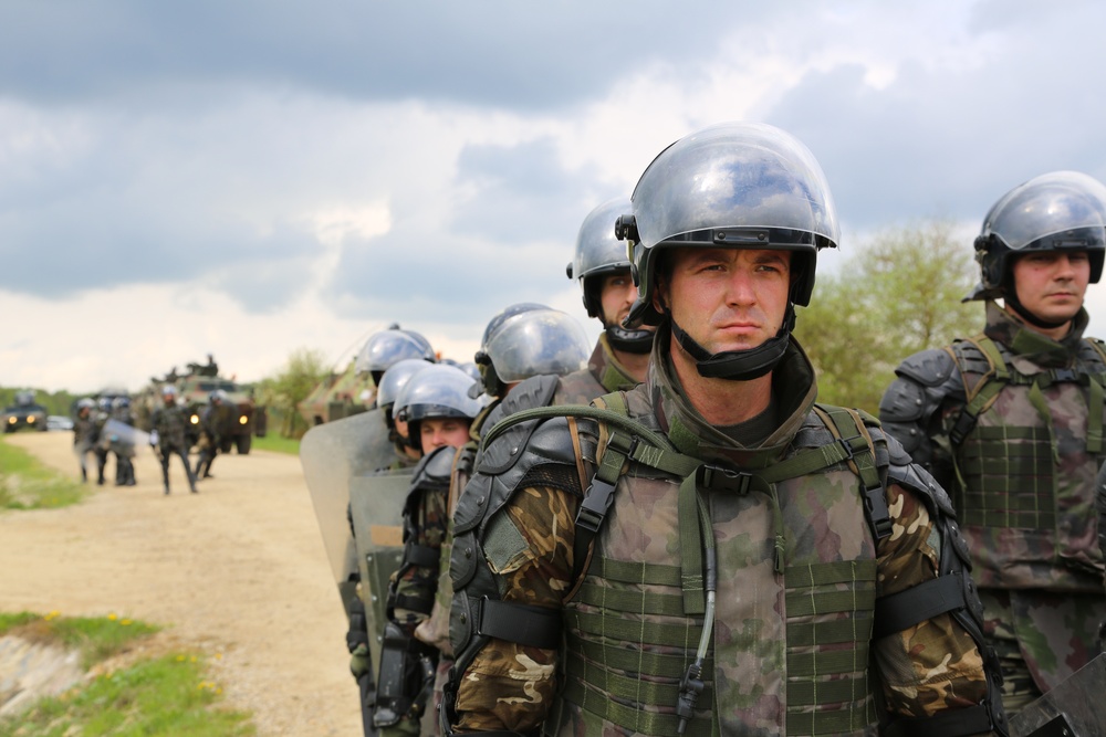 525th Battlefield Surveillence Brigade Kosovo Force training exercise