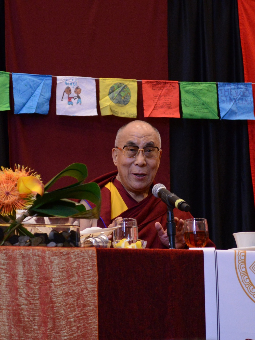 Dalai Lama visits University of Oregon