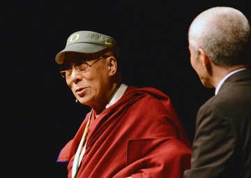 Dalai Lama speaks at University of Oregon