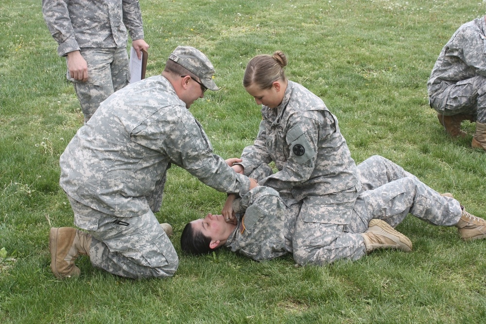 Engineer soldiers learn the basics of hand-to-hand combat