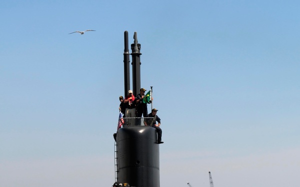 BNS Tapajo arrives in Mayport