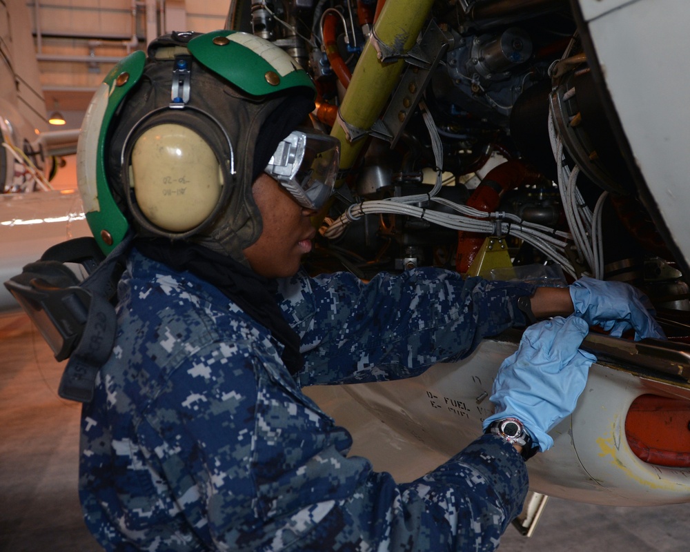 VP-10 maintenance operations