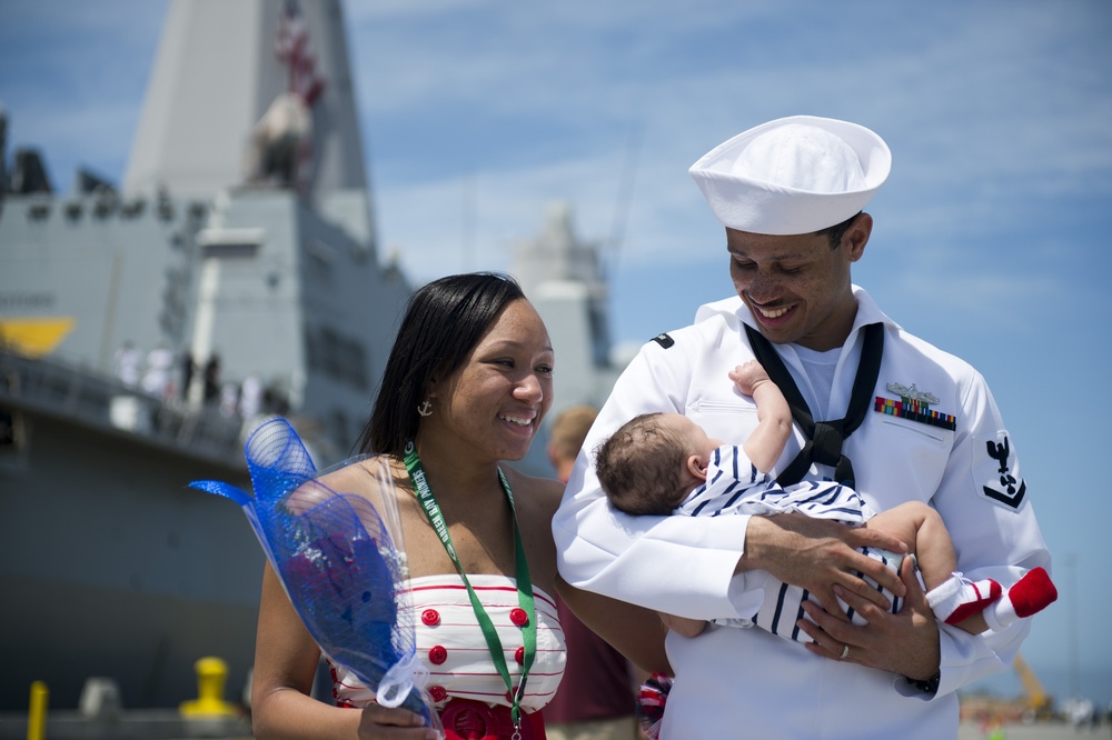 USS Green Bay (LPD 20) homecoming