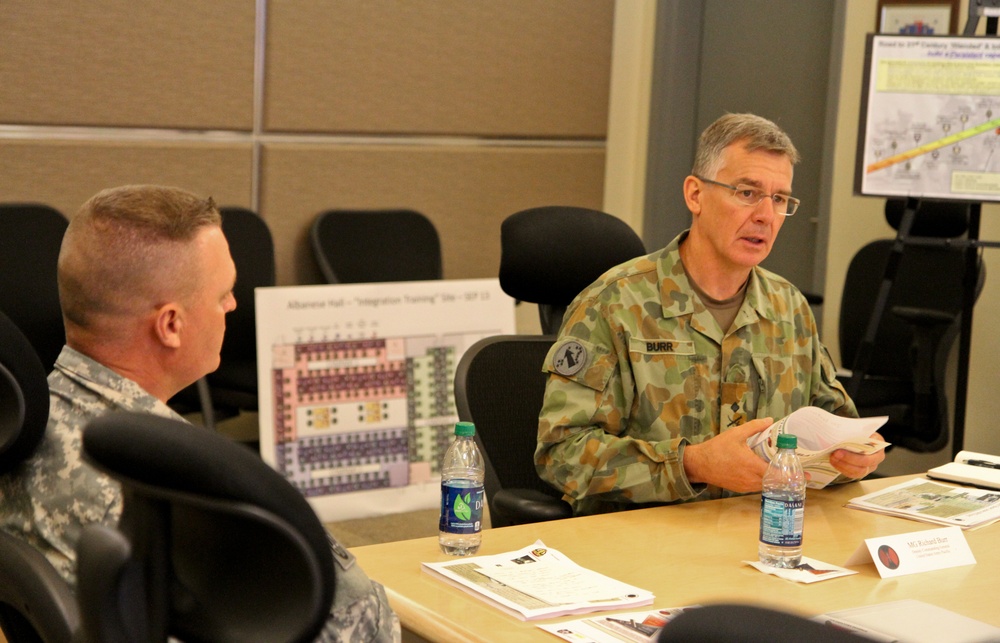 ‘Bayonet’ Division leaders meet with Australian army DCG