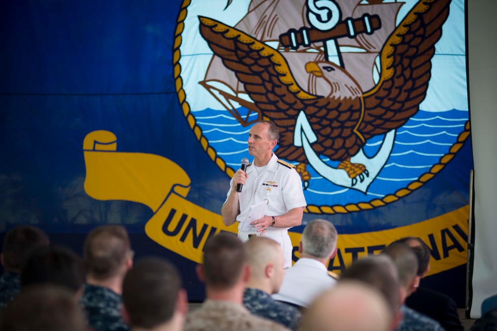 CNO Greenert meets with sailors in Singapore