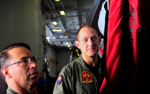 CSG 1 commander tours USS Carl Vinson