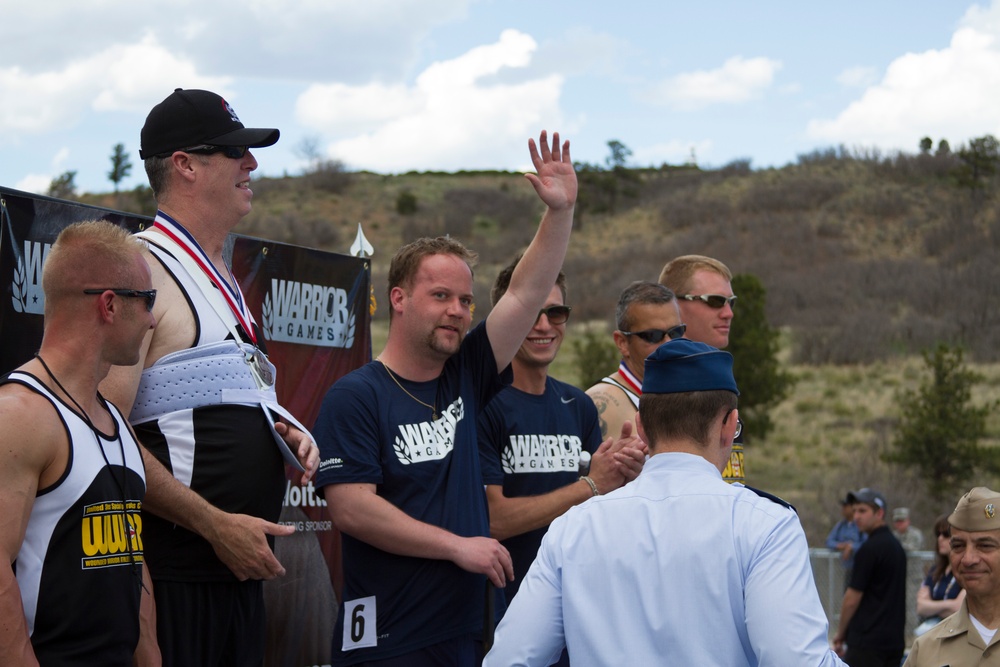 Navy athletes compete in track &amp; field at 2013 Warrior Games