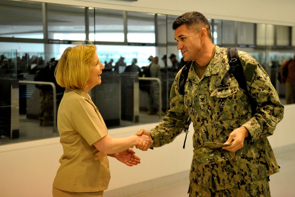 Vice Adm. Braun greets redeploying sailors