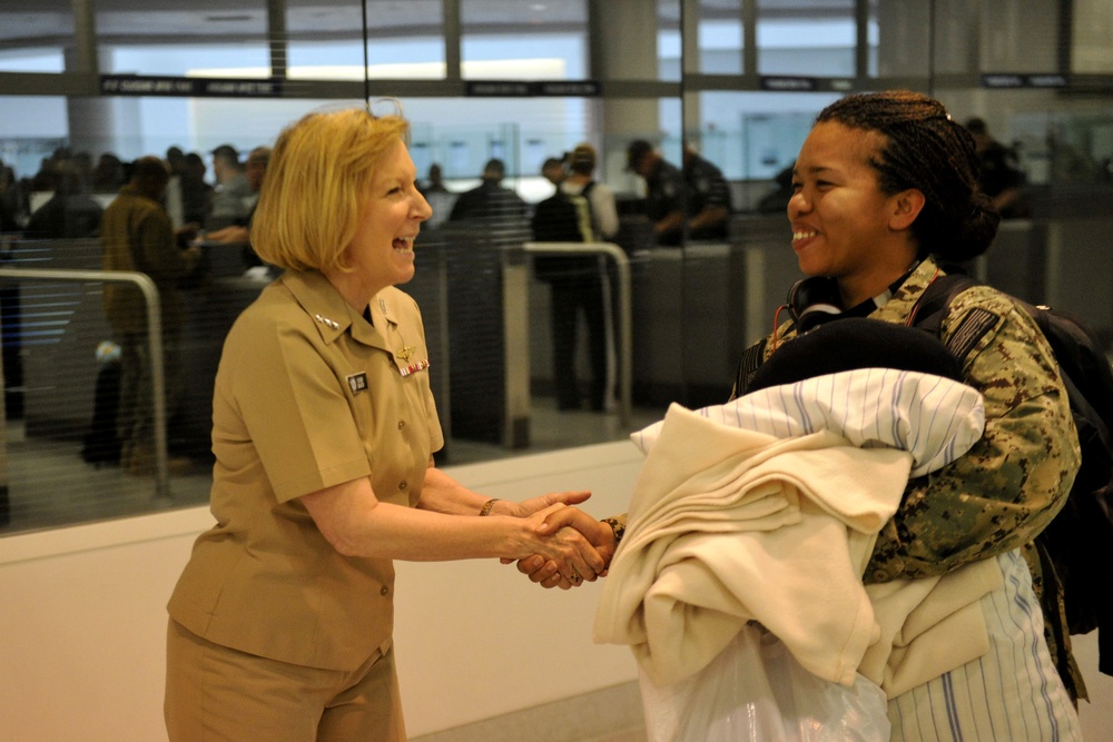 Vice Adm. Braun greets returning individual augmentee sailors