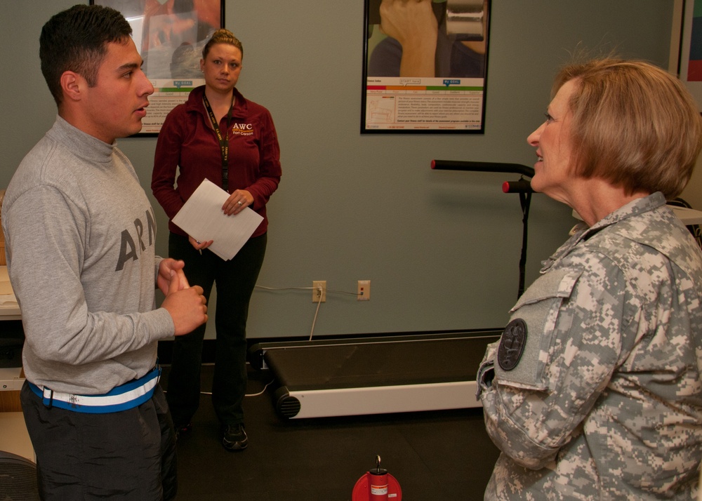 Army surgeon general visits Fort Carson’s Army Wellness Center