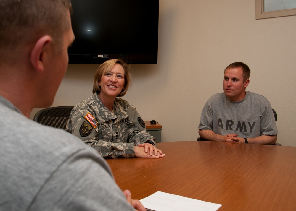 Army surgeon general visits Fort Carson’s Army Wellness Center