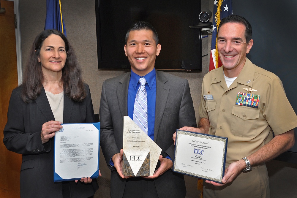 Navy technology transfer director receives Federal Laboratory Consortium Award