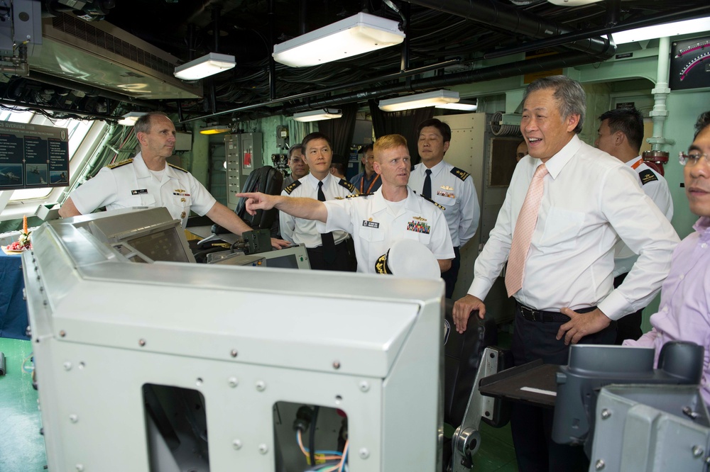 CNO visits USS Freedom