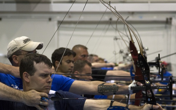 Navy archers compete at 2013 Warrior Games