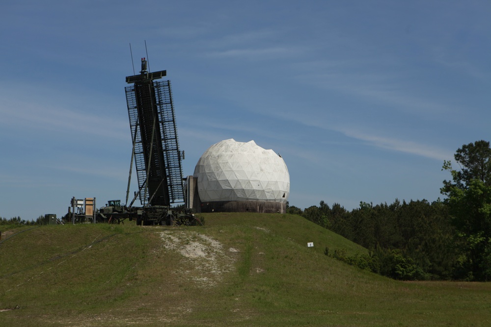 MWSS-274 deconstructs radar dome