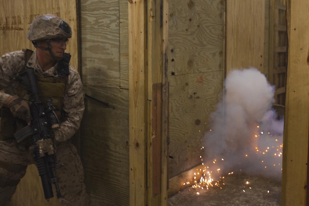 2nd Recon Bn trains for close quarters with live-fire exercise