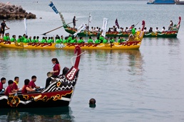 Okinawa residents, Marines compete in annual boat race