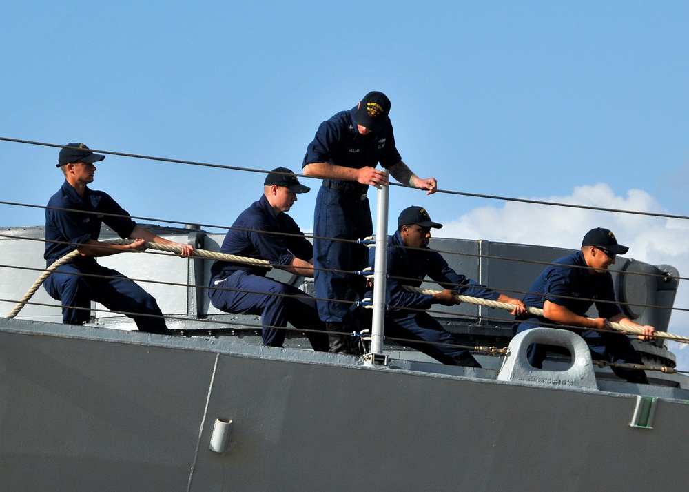 USS Robert Bradley visits Crete