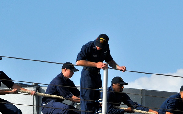 USS Robert Bradley visits Crete
