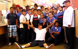 Hodads serve those who serve