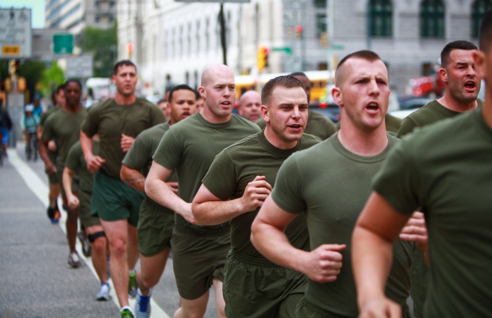 Marines Run The Brooklyn Bridge