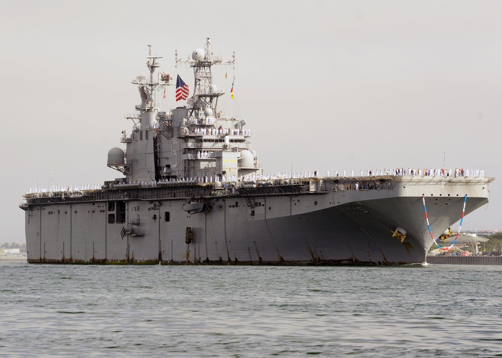 Navy ships return to San Diego