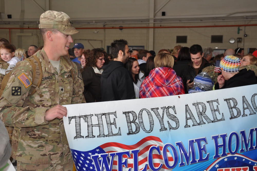 Community gathers to honor soldiers after yearlong deployment