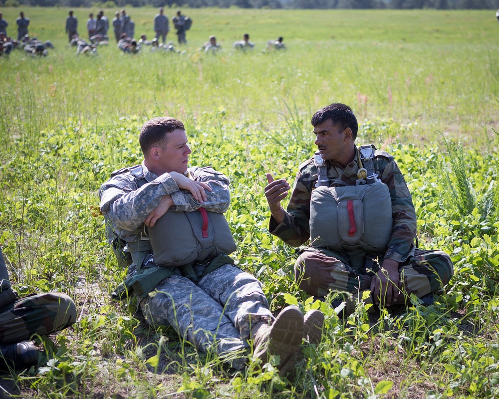 Indian, US paratroopers make helicopter jump