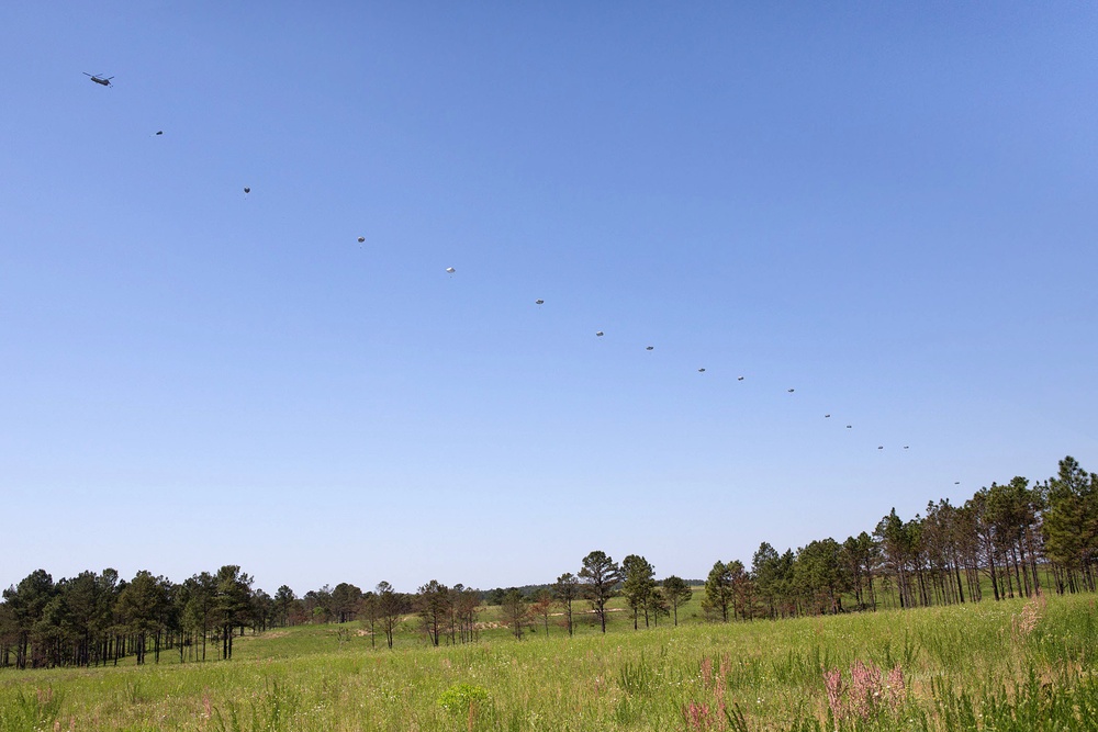 Indian, US paratroopers make helicopter jump