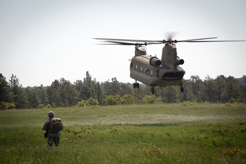 Indian, US paratroopers make helicopter jump