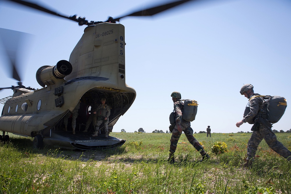 Indian, US paratroopers make helicopter jump