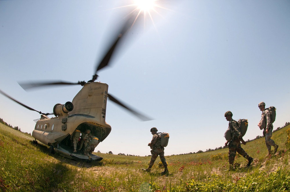 Indian, US paratroopers make helicopter jump