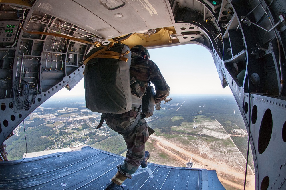 Indian, US paratroopers make helicopter jump