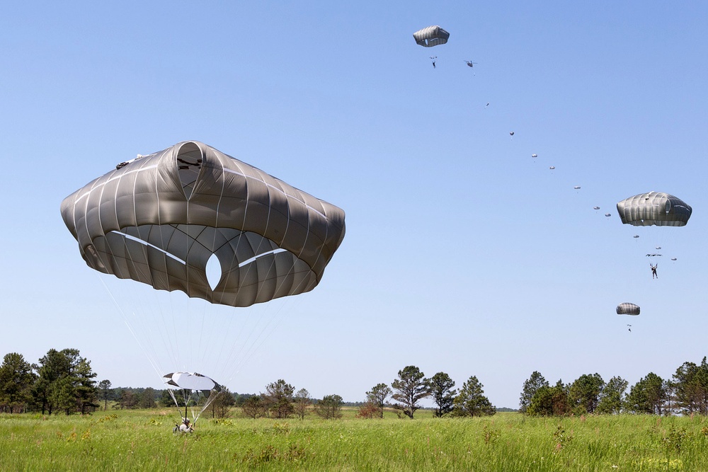 Indian, US paratroopers make helicopter jump