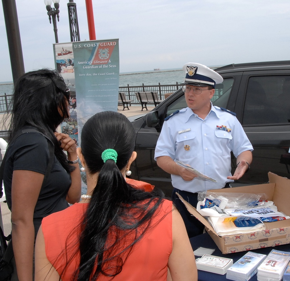 Coast Guard Auxiliary shares tips, advice at Chicago's safe boating kickoff event