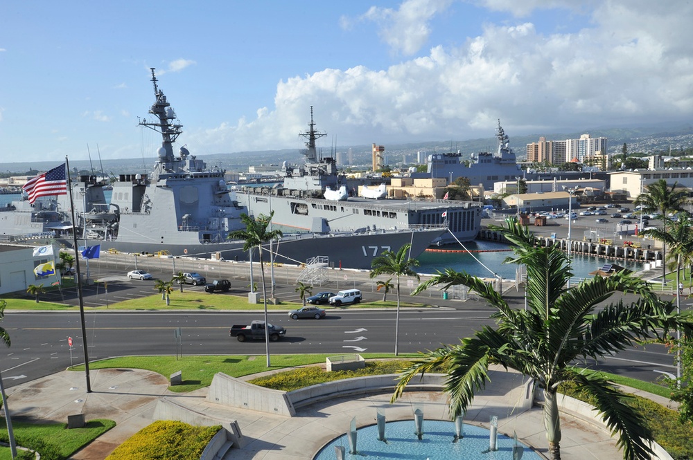 Japanese ships arrive in Pearl Harbor for port visit