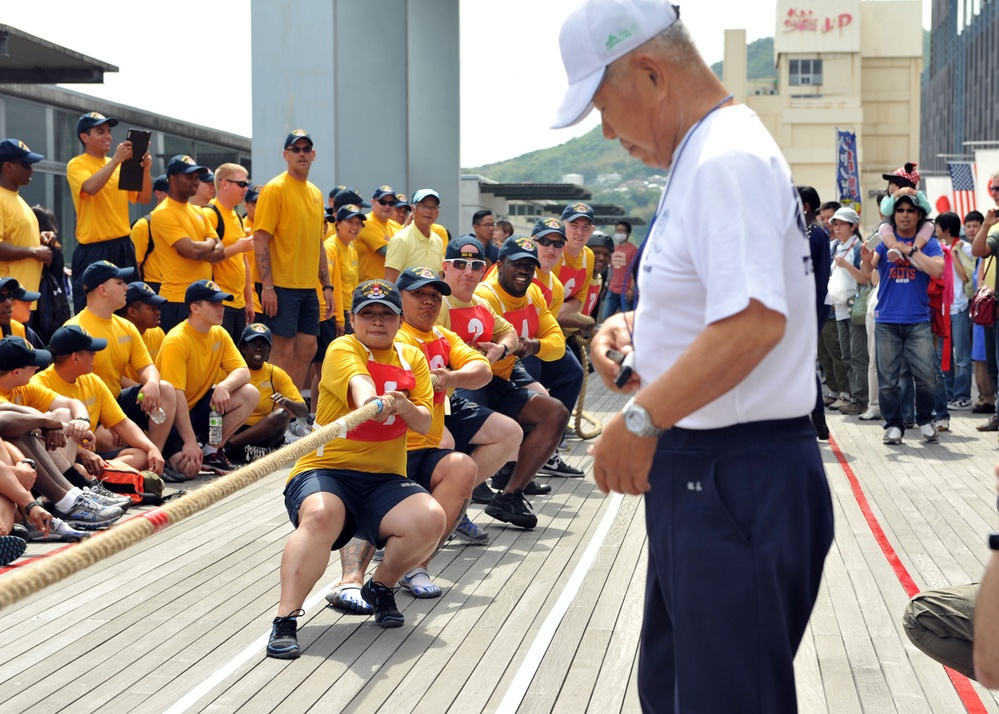 USS Fitzgerald sailors participate in community service