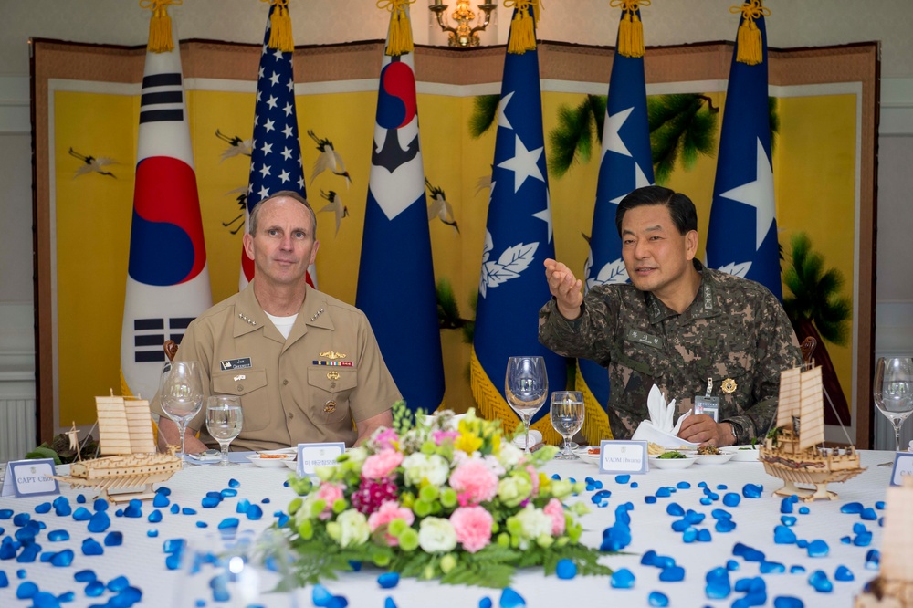 Greenert visits Commander, Fleet Activities Chinhae