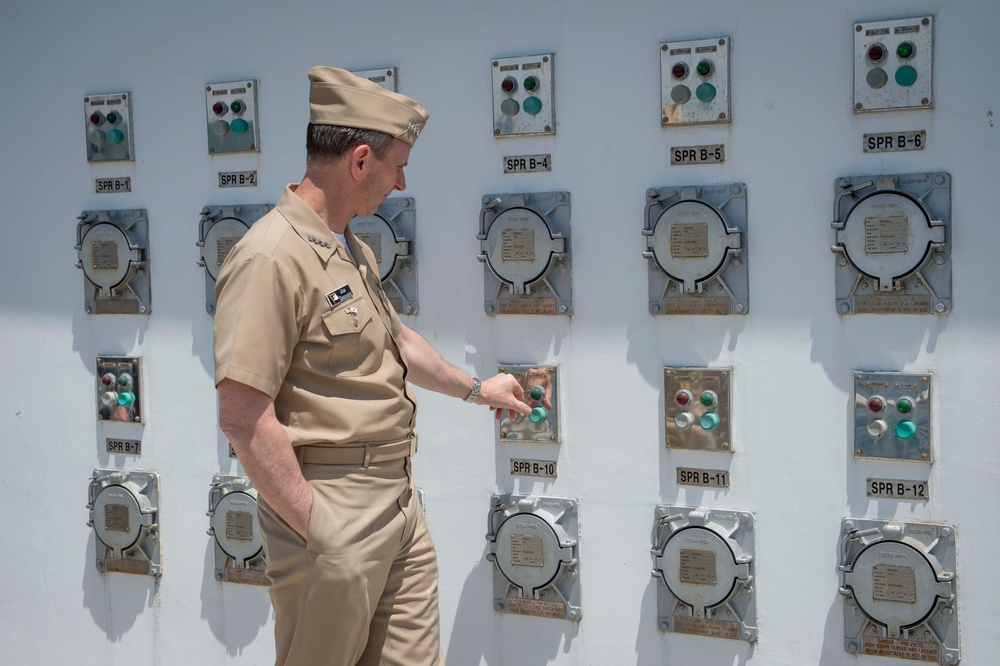 Greenert visits Commander, Fleet Activities Chinhae