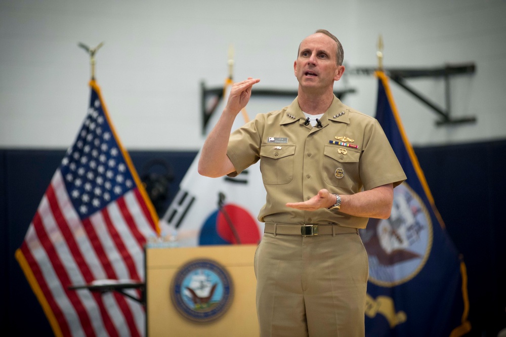 Greenert visits Commander, Fleet Activities Chinhae