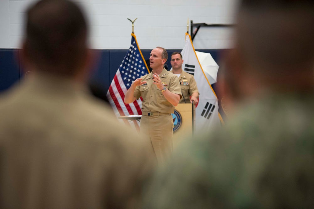 Greenert visits Commander, Fleet Activities Chinhae