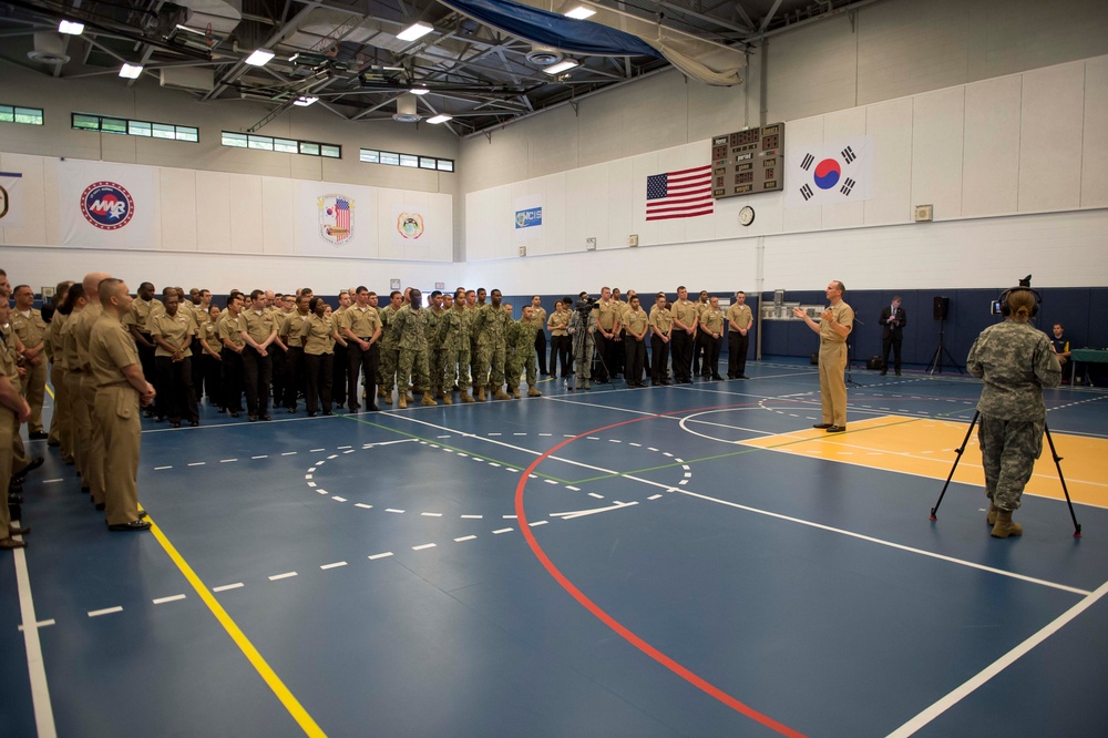 Greenert visits Commander, Fleet Activities Chinhae