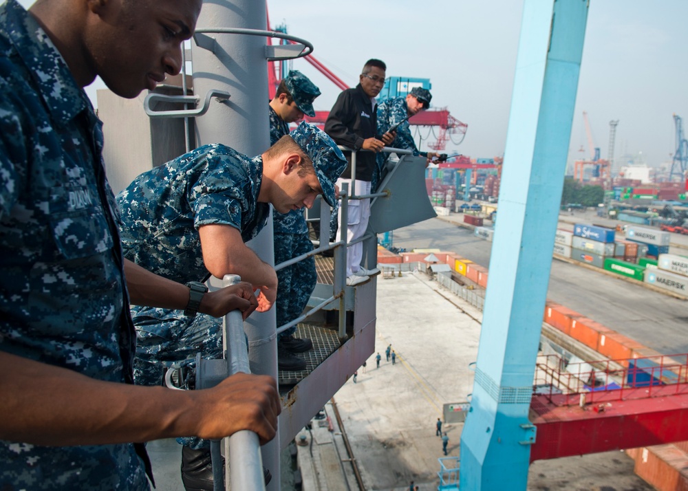 USS Tortuga arrives in Indonesia