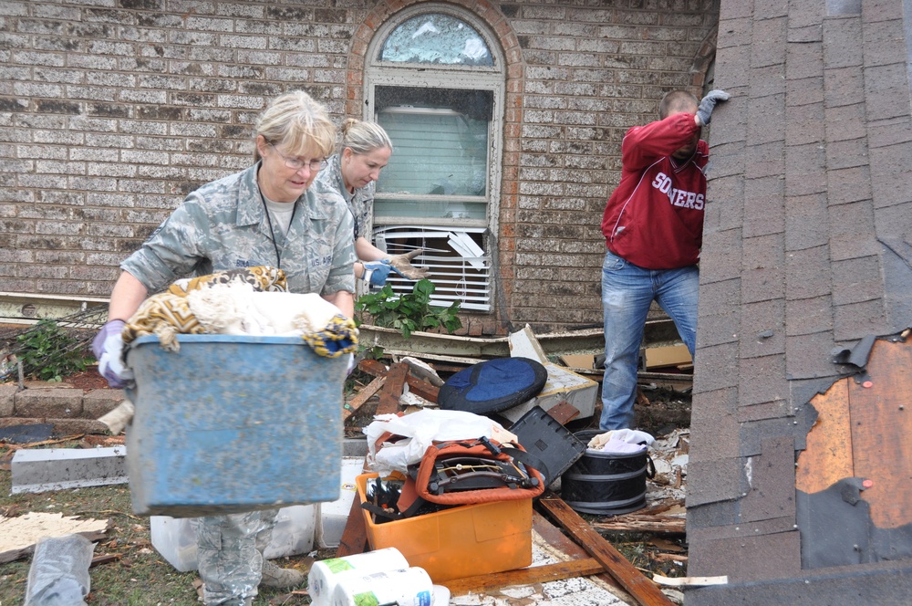 Oklahoma recovers after devastating EF-5 tornado