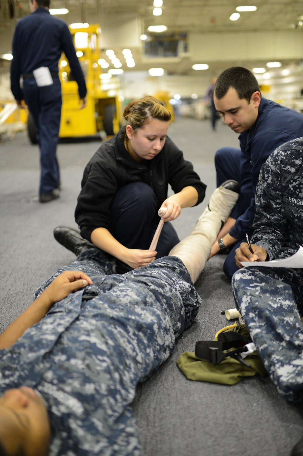 USS George H.W. Bush sailors conduct medical training