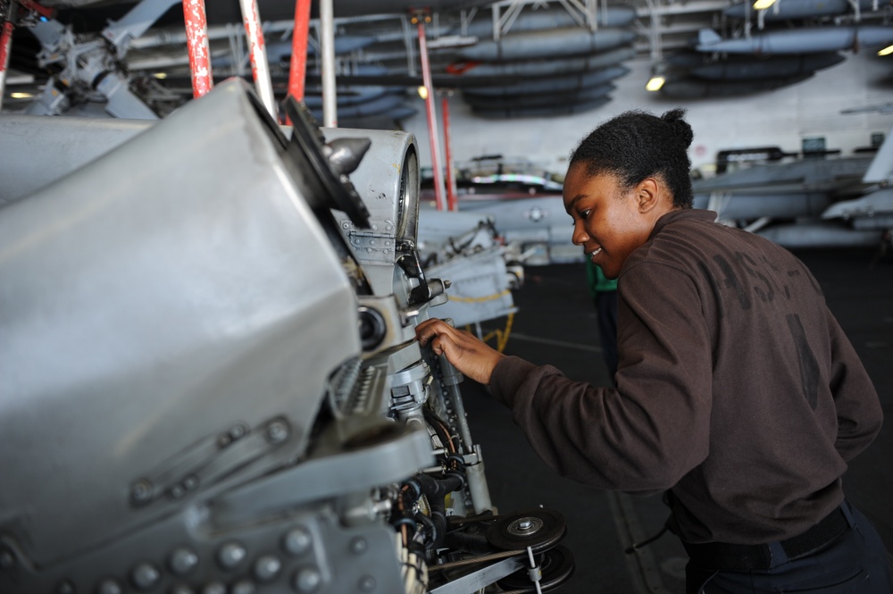 USS Nimitz sailor inspects helicopter