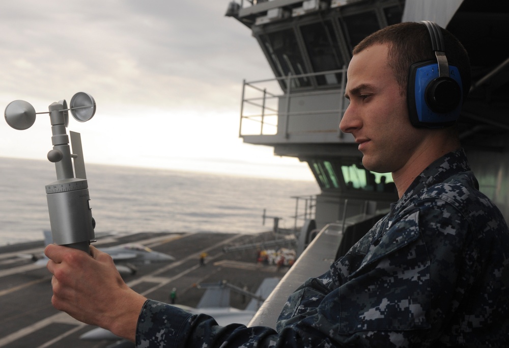 Sailor collects weather info
