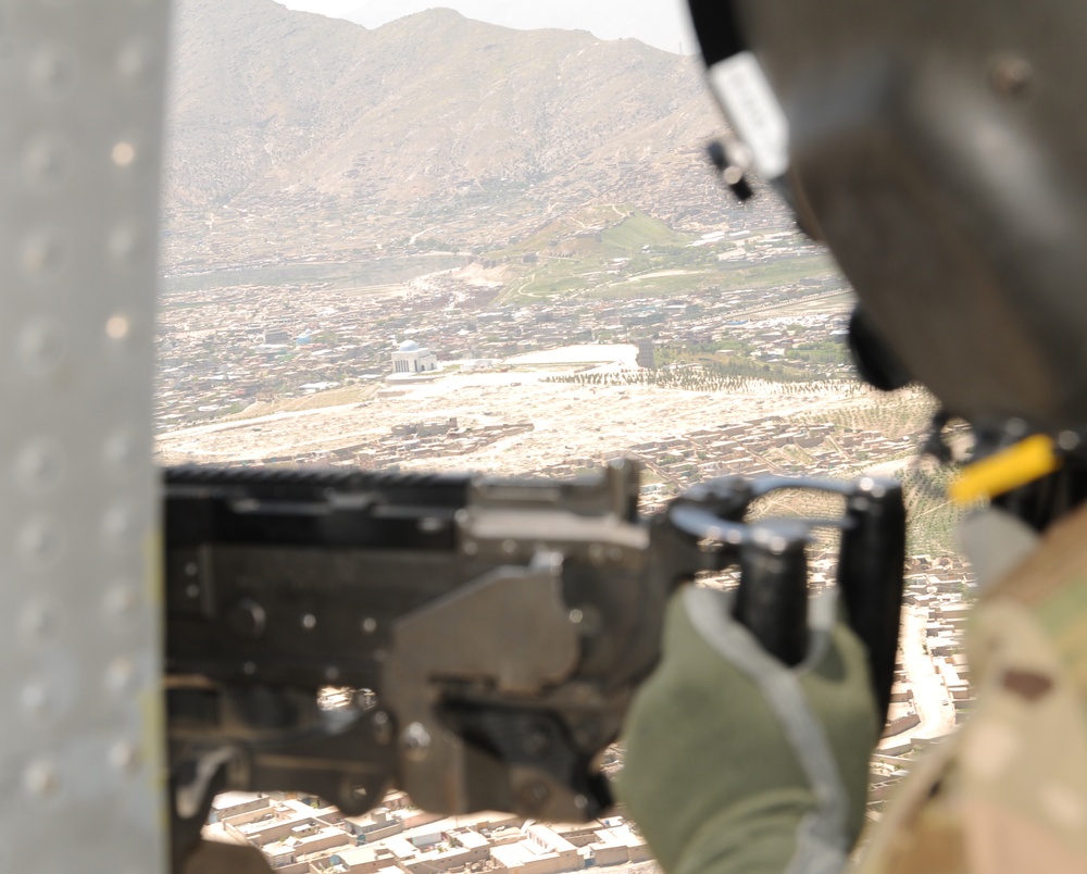 Crew chief scans air space near Kabul